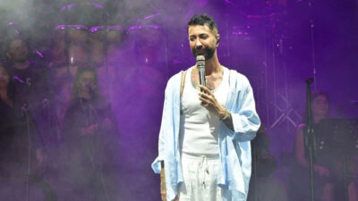 Trafik kazası geçiren Tan Taşçı sahneye çıktı