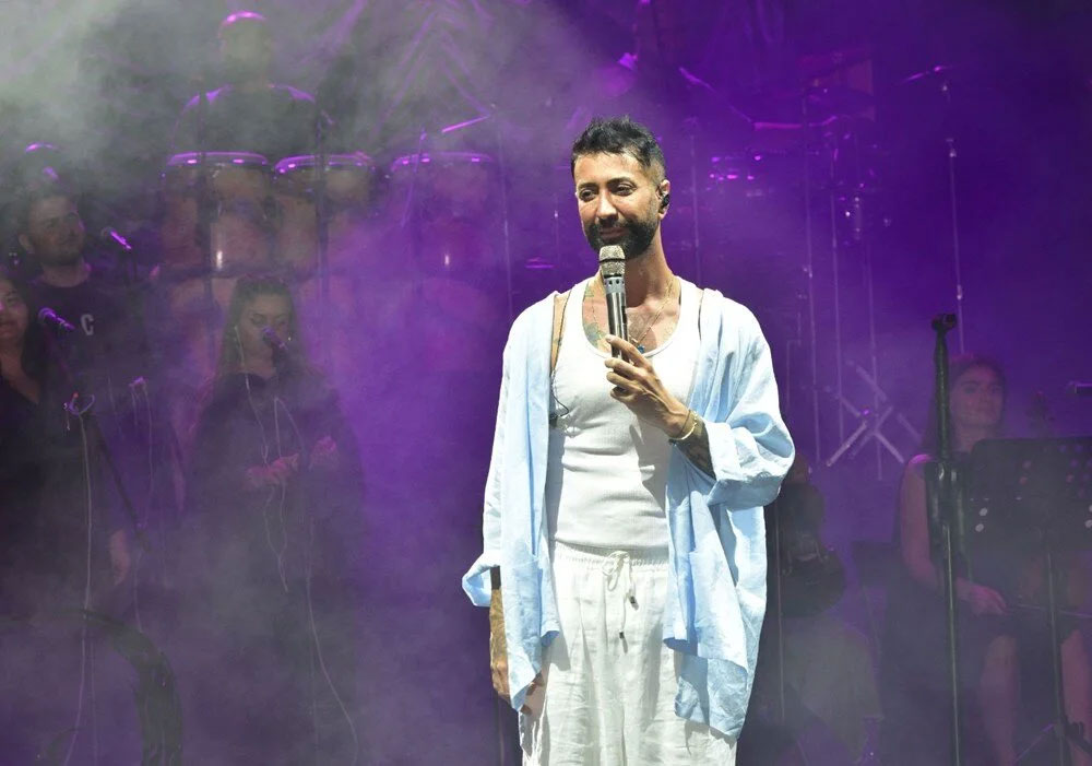 Trafik kazası geçiren Tan Taşçı sahneye çıktı