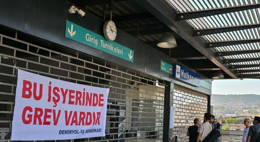 İzmir’de metro ve tramvay işçilerinin grevi sürüyor