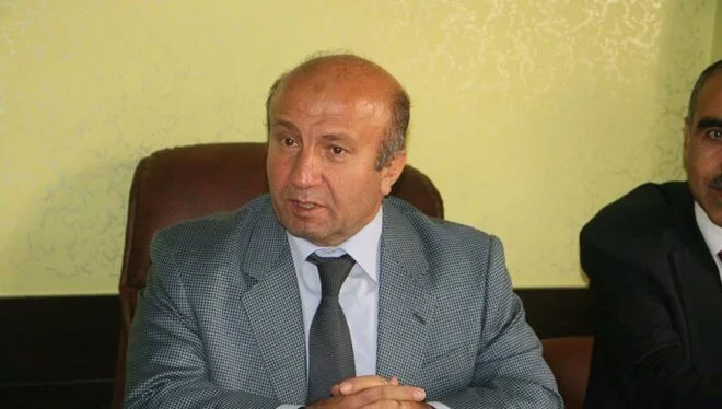 Eski bakan havuzda ölü bulundu