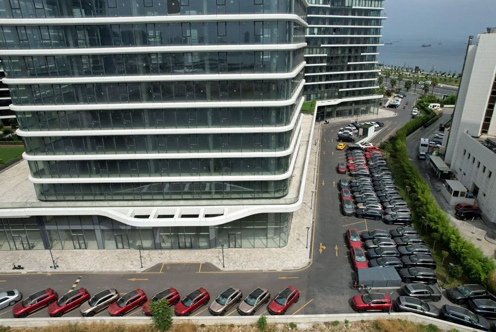 Fabrikadan çıkan Togg’lar yeni sahiplerini bekliyor