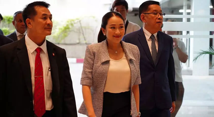 Sürgündeki Tayland başbakanı ülkesine dönemiyor Sürgündeki Tayland başbakanı ülkesine dönemiyor