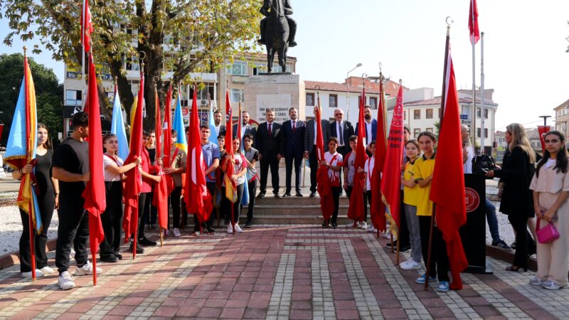 Gürsu’da 30 Ağustos gurur ve coşku ile kutlandı Gürsu Belediyesi ilçe protokolü ile b Kent Meydanı’nda düzenlenen 30