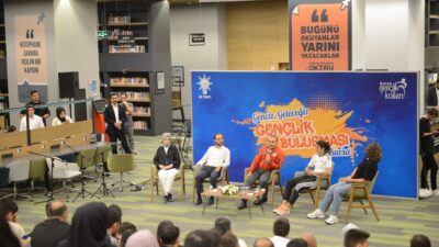 Bakan Kacır, Bursa’da gençlerle buluştu