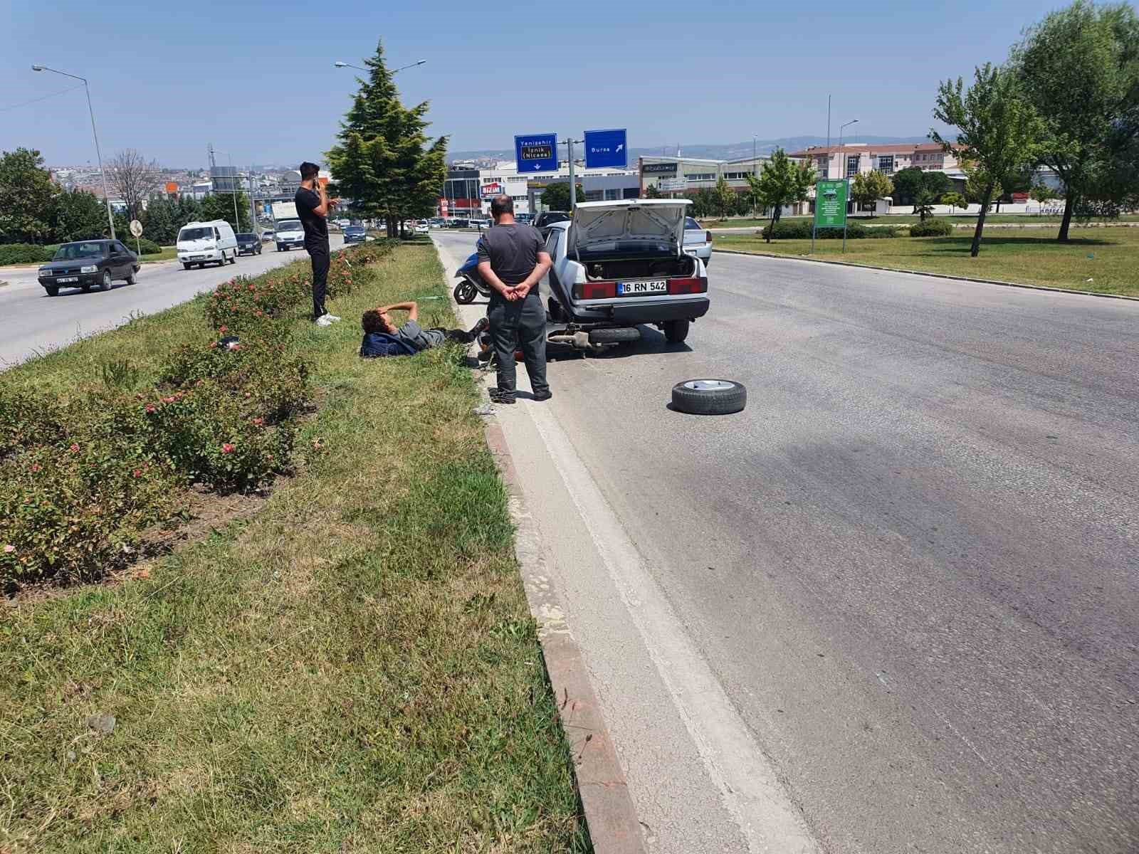 Bursa’da arıza yapan otomobile çarpan motosiklet sürücüsü yaralandı Bursa’da arıza yapan otomobile çarpan motosiklet sürücüsü yaralandı