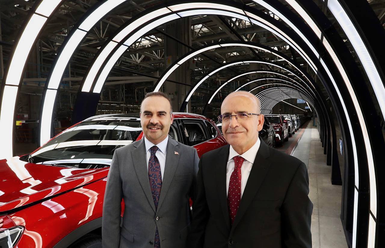 Bakanlar TOGG tesislerini gezdi Bakanlar TOGG tesislerini gezdi