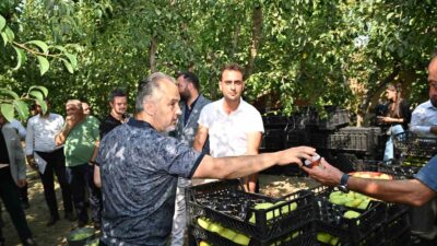 Başkan Aktaş’tan çiftçiye tarlada ziyaret