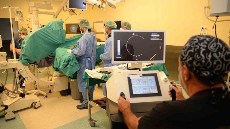 Bursa’dan bir ilk! Bursa Uludağ Üniversitesi (BUÜ) Hastanesi bünyesinde ilk defa robotik böbrek
