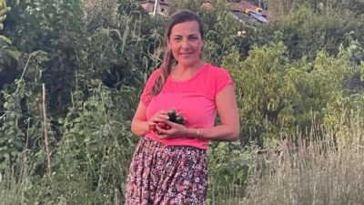 Bursalı oyuncu şalvar giyip sebze topladı!