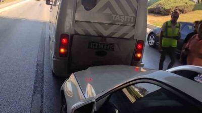 Bursa’da otomobil servis midibüsü ile çarpıştı: 5 yaralı