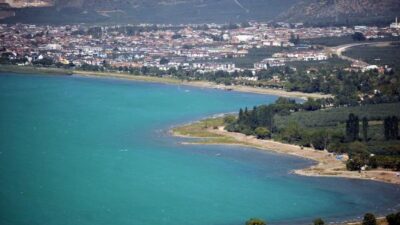 İznik Gölü turkuaza büründü! İşte sebebi