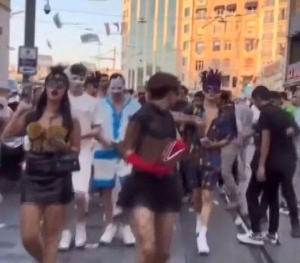 İstiklal Caddesi’nde dolar saçıp görüntü çeken grup serbest bırakıldı