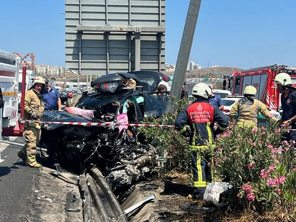 Lastiği patlayan TIR, cipe çarptı! Kuzey Marmara Otoyolu’nda can pazarı