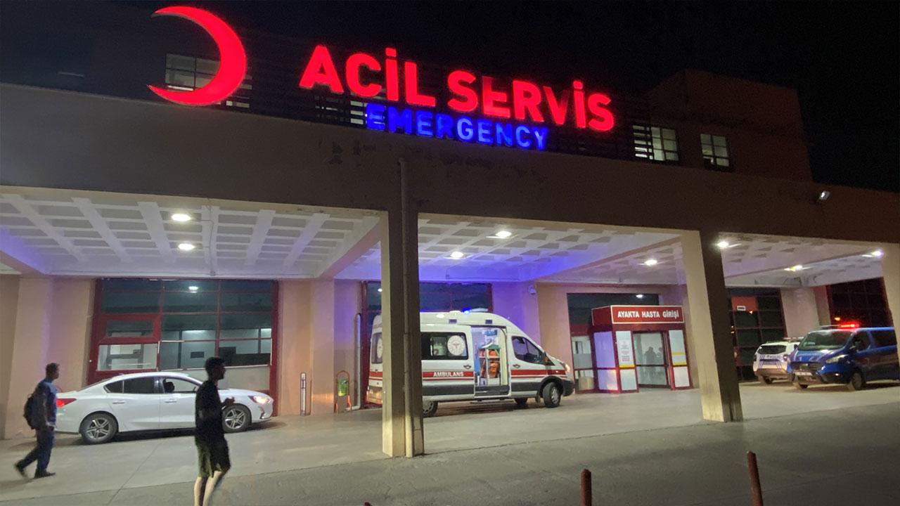 Diyarbakır’da 112 Acil Sağlık ekibine saldıran 3 zanlı tutuklandı Diyarbakır’da 112 Acil Sağlık ekibine saldıran 3 zanlı tutuklandı