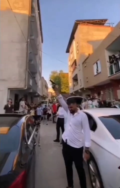 Bursa’da düğün magandaları kamerada, sokak arasında arka arkaya ateş açtılar
