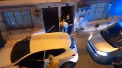 Bursa’da ekipler baskın yaptı, mahalleli alkışla destek verdi