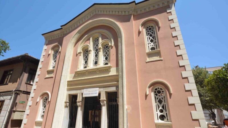 Bursa’nın tarihi camisi ibadete açılıyor Gemlik’in sembol yapılarından olan Balıkpazarı Camii, restorasyon çalışmalarının tamamlanmasının ardından