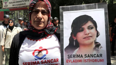 Evlat nöbetindeki anne konuştu: Çocuklarımızı almadan ayrılmayacağız