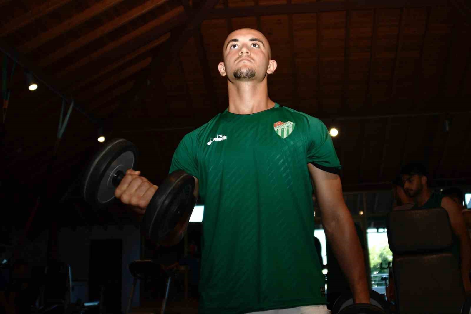 Genç futbolcu, Bursaspor’a veda etti Genç futbolcu, Bursaspor’a veda etti