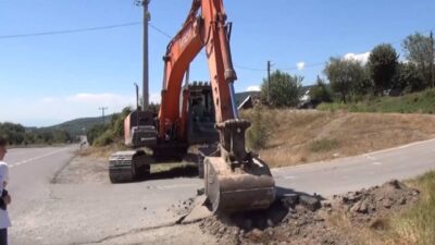 “Tapulu yerim” dedi, kepçeyle yolu kapattı