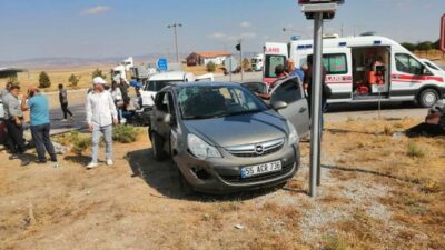 Kırıkkale’de otomobil ile hafif ticari araç çarpıştı 5 kişi yaralandı