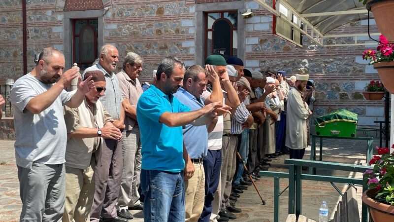 ’Kısa mesafe’ kavgasında hayatını kaybetmişti İznik’te defnedildi İstanbul’da evine gitmek için durdurduğu taksinin şoförü tarafından “kısa mesafe”