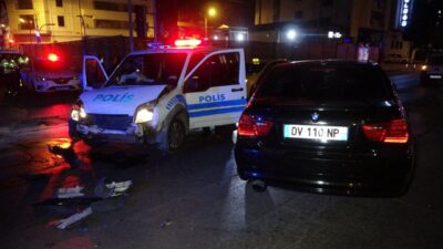 Polis aracı otomobille çarpıştı: 1’i polis 2 yaralı