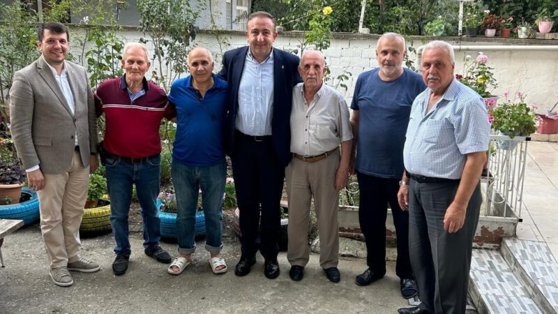 Kuruluşun 22’inci yılında 22 yıllık üyelere vefa ziyareti AK Parti Osmangazi İlçe Başkanı Ufuk Cömez, partisinin kuruluş yıldönümünü