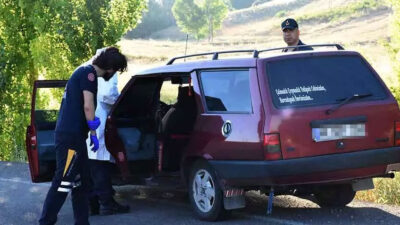 Yol kenarındaki otomobilde sır ölüm! Biri kadın 2 kişinin cesedi bulundu