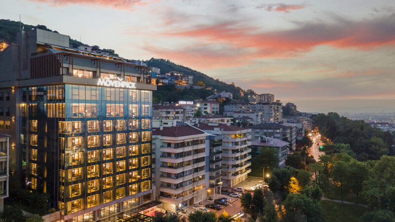 Bursa, sonbaharın kendini hissettirdiği bu günlerde doğanın renk cümbüşünü nazikçe