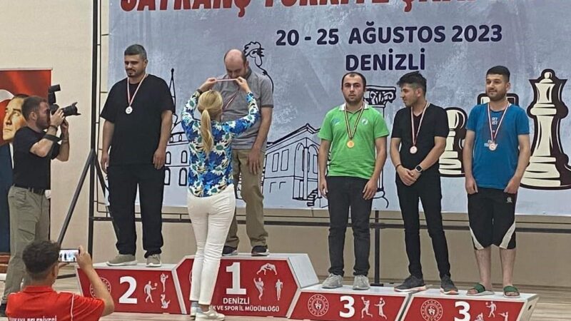 Nilüfer Belediyesi GESK’ten satrançta 3 madalya Nilüfer Belediyesi Görme Engelliler Spor Kulübü (GESK), Denizli’de düzenlenen Görme