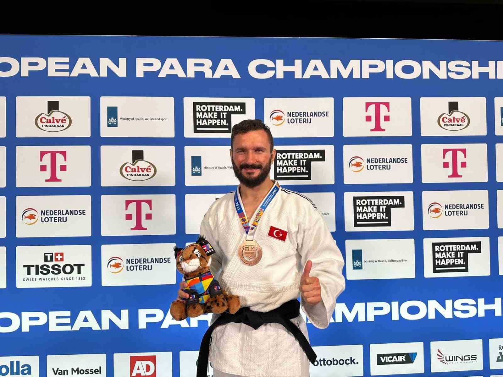 Nilüfer’in Milli sporcusu Çimciler Avrupa üçüncüsü oldu Nilüfer’in Milli sporcusu Çimciler Avrupa üçüncüsü oldu