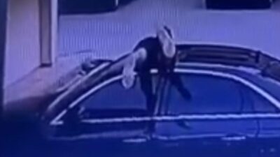 Bursa’da ilginç anlar… Örümcek adam gibi cam tavandan girdi….