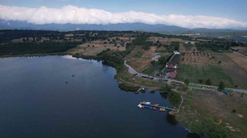 Bursa’da turistlerin akın ettiği yer! Uludağ’ın güney yamaçlarındaki Keles’e bağlı Gököz Göleti yıl boyunca turist