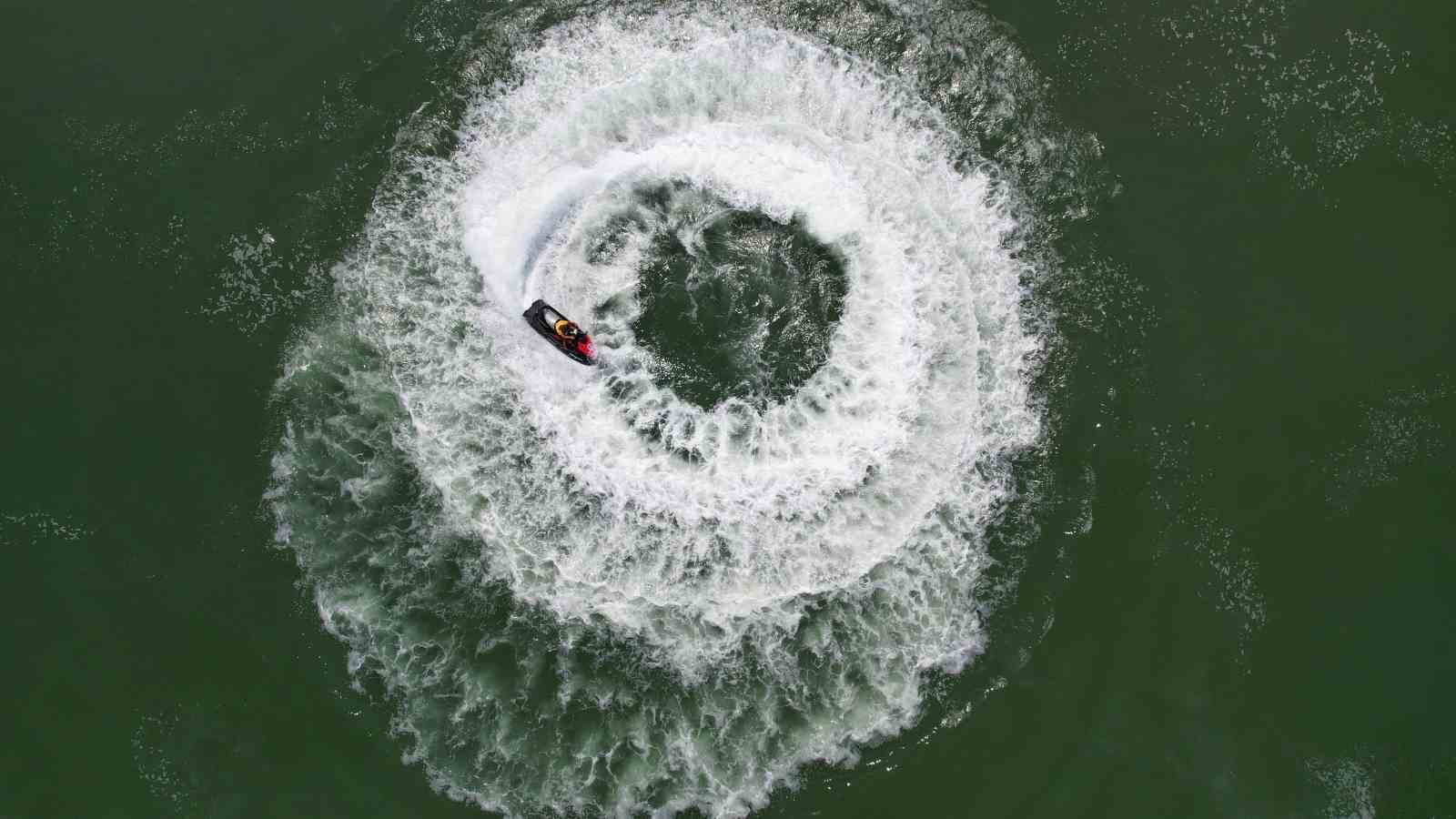 Bursa’da mavi bayraklı plajda jet skili tatbikat Bursa’da mavi bayraklı plajda jet skili tatbikat
