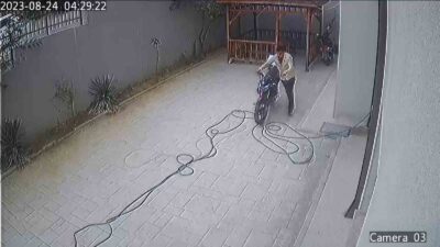 Bursa’da motosiklet hırsızlığı kamerada