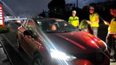 436 TL’lik uyku… Araçta uyuyakalan sürücü 3 saatte uyandırıldı