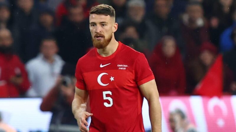 Galatasaray’da orta saha arayışı Galatasaray, yerli rotasyonunu güçlendirmek için çalışmalarını sürdürüyor. Sarı kırmızılılar, Borussia