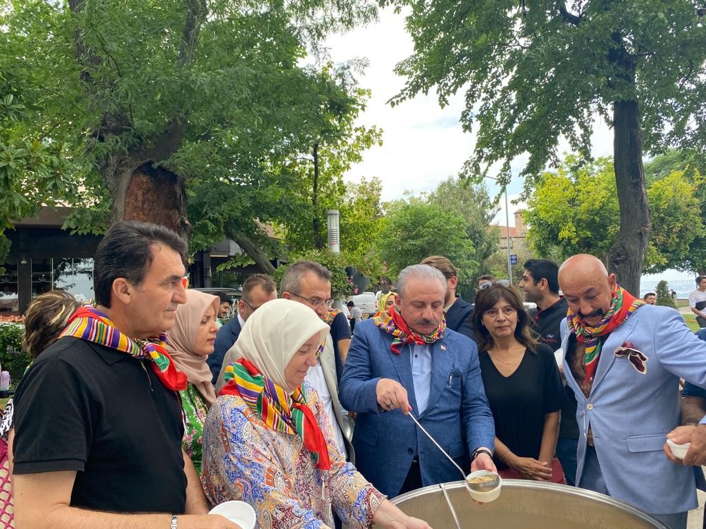 TBMM Eski Başkanı Mustafa Şentop yörüklere aşure dağıttı! 1 tbmm eski baskani mustafa sentop yoruklere asure dagitti 25aaed2