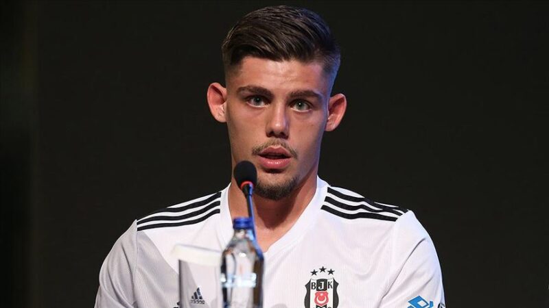 Beşiktaş'ta beklenen ayrılık gerçekleşti. Siyah-beyazlıların 24 yaşındaki İspanyol stoperi Francisco