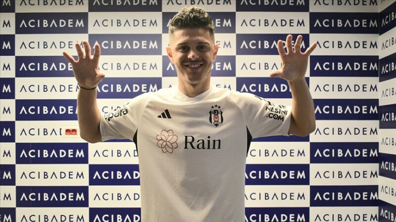 Beşiktaş Kulübü, Kosovalı futbolcu Milot Rashica'yı 4 yıllığına kadrosuna kattığını