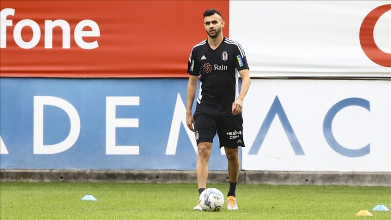 Beşiktaş'ın Cezayirli futbolcusu Rachid Ghezzal'ın oğlu ve kayınvadilesi, Fransa'da trafik