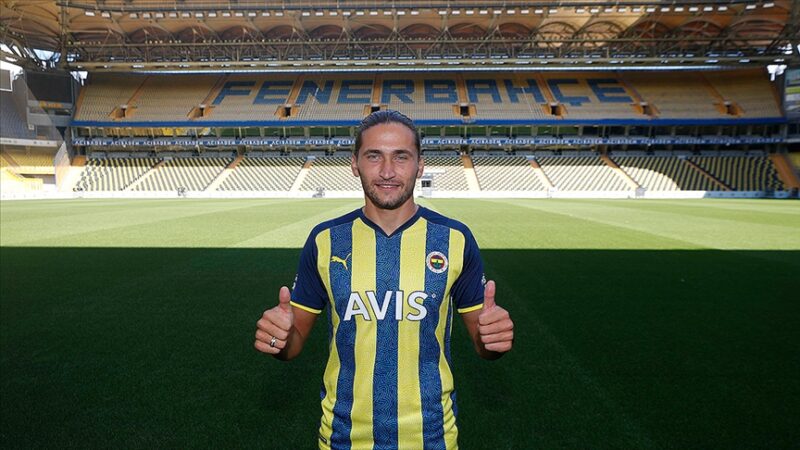 Portekizli orta saha oyuncusu Miguel Crespo'nun Fenerbahçe’den ayrılması gündemde. Sezon