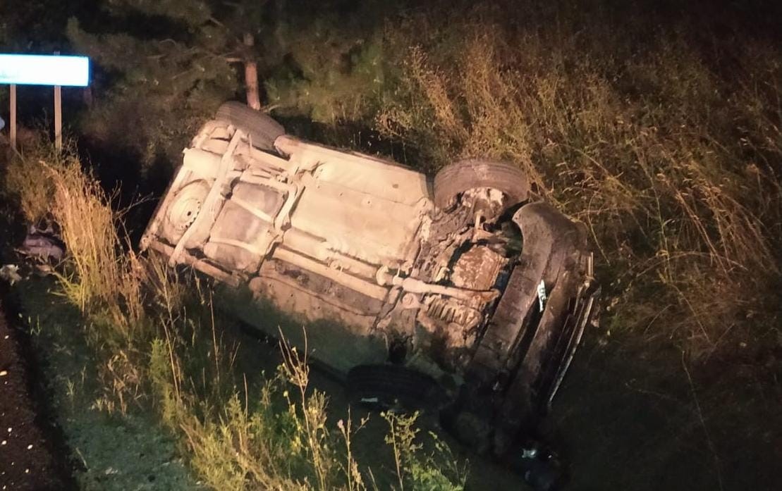 Bursa’da tırın çarptığı otomobil kanala devrildi: 4 yaralı Bursa’da tırın çarptığı otomobil kanala devrildi: 4 yaralı