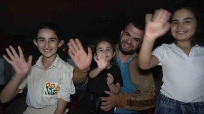 Uludağ’da maskot haline gelen ayı ailesi karpuzla beslendi