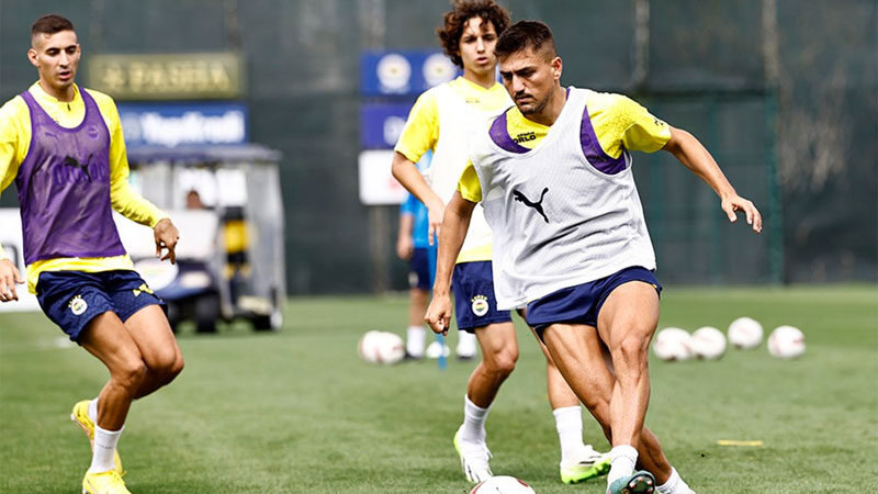 Cengiz Ünder’den talihsiz başlangıç Fenerbahçe'nin yeni transferi Cengiz Ünder, sarı lacivertli takımdaki ilk antrenmanında