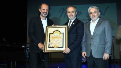 Bursa Büyükşehir Belediyesi, vefatının 40. yıldönümünde Necip Fazıl Kısakürek’i, ünlü