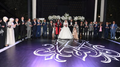 Bursa’da siyaset ve iş dünyasını buluşturan düğün! Mustafa Dündar’ın gurur günü…