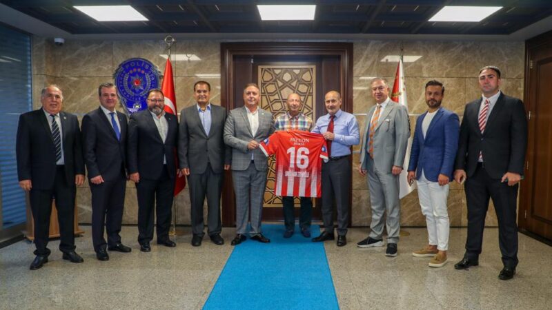 Emniyetspor’dan Zaimoğlu’na ziyaret Kulüp hakkında Zaimoğlu’na bilgiler veren Bursa Emniyetspor yönetimi, ziyaret sonunda