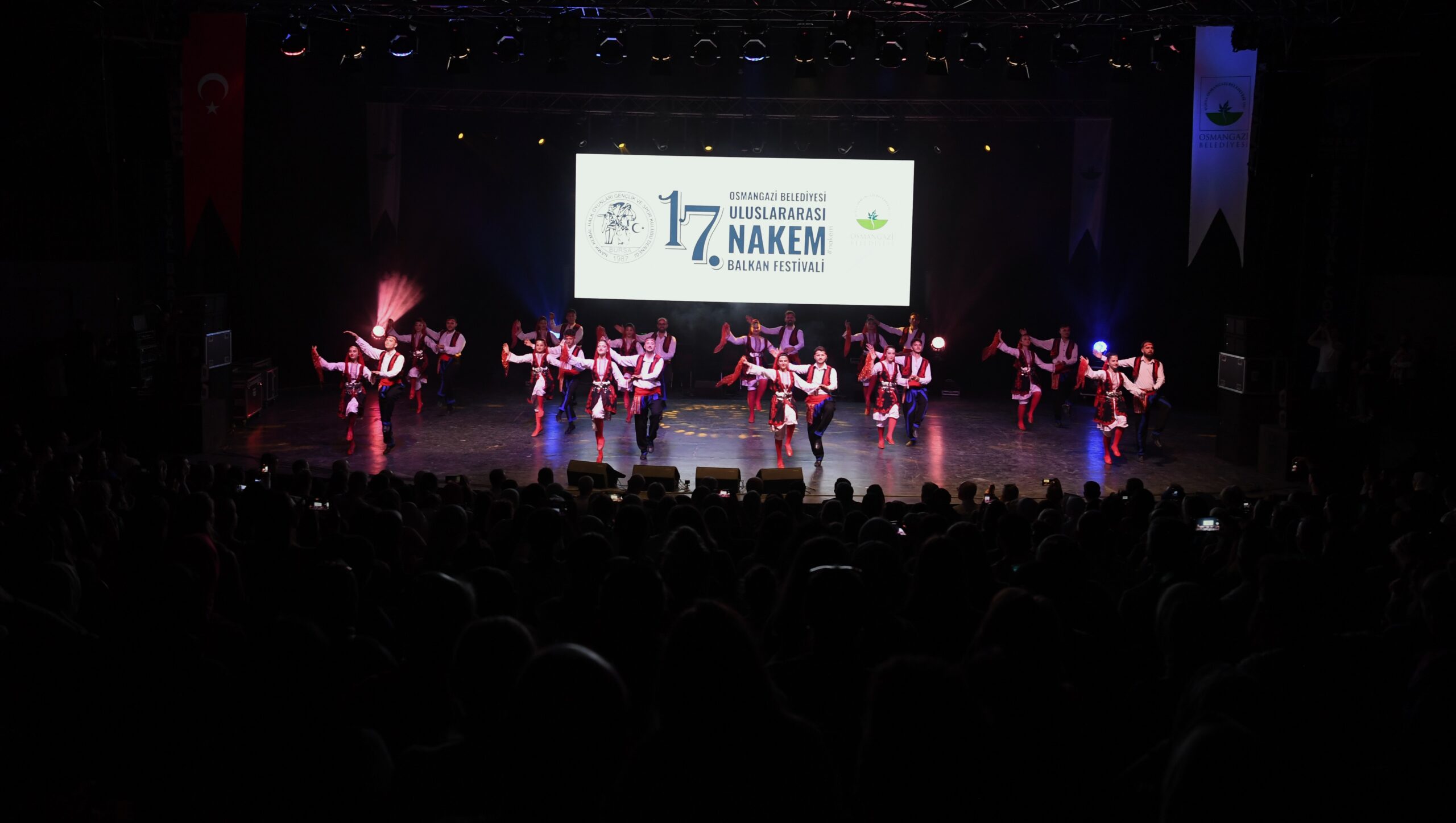 Osmangazi’de Balkan coşkusu Açık Hava Tiyatrosu’na sığmadı